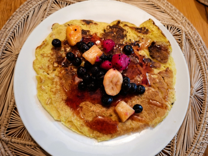 Banana pancake with fruit